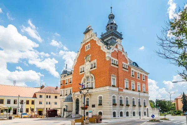 Zicht op het gebouw van het stadhuis in Hodonin-Tsjechische Republiek — Stockfoto