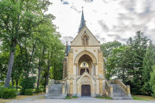 Bucquoy kapell på kyrkogården av Nove hrady i Tjeckisk republik — Stockfoto