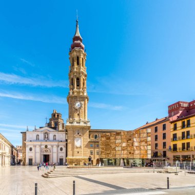 Zaragoza'daki La Seo Cthedral'da görüntüle - İspanya