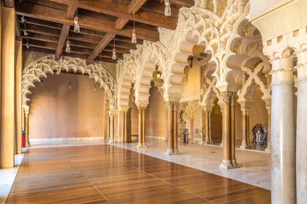 Prohlédněte si vnitřek Aljafer Palace-Maurish Taifa, Zaragoza-Španělsko — Stock fotografie
