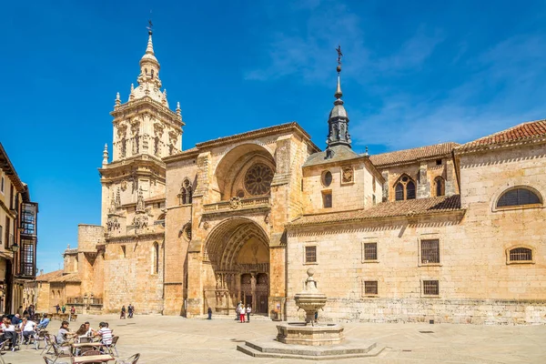 Vista na Catedral de Assunção de Santa Maria no Burgo de Osma - Espanha — Fotografia de Stock