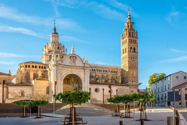 Vista en el lugar de La Seo con Catedral de Tarazona en España — Foto de Stock