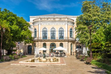 Burgos çeşme ile Ana Tiyatro görünümü - İspanya
