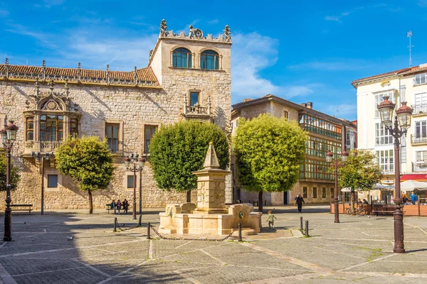 Lugar de Liberdade com Casa de Cordão em Burgos - Espanha — Fotografia de Stock