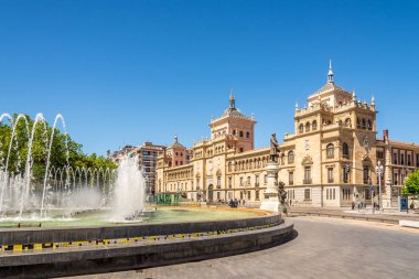 Valladolid Zorrilla Place Süvari Akademisi binasında görünümü - İspanya
