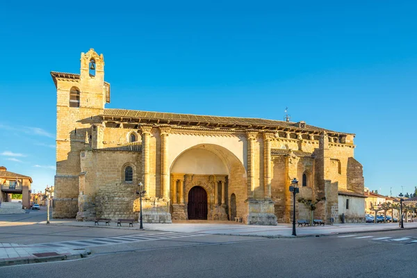 Vista en la Iglesia de San Pedro en Fromista - España —  Fotos de Stock