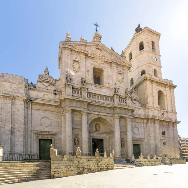 Uitzicht op de kathedraal van onze-lieve-vrouw van de Assumptie in Valladolid-Spanje — Stockfoto