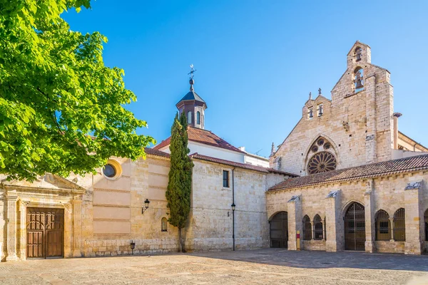 Zicht op de kerk van San Francisco in Palencia-Spanje — Stockfoto