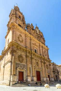 Ispanya 'daki Salamanca sokaklarında Clerecia kilisesinde görünüm