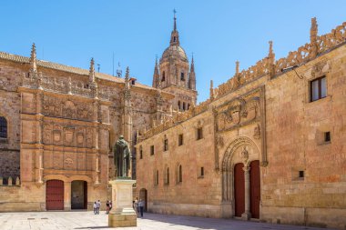 Salamanca 'da University of Courtyard 'da görünüm-Ispanya