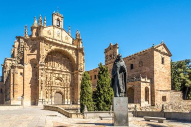 Salamanca 'da San Esteban Manastırı 'nın yapılarda görünümü-Ispanya