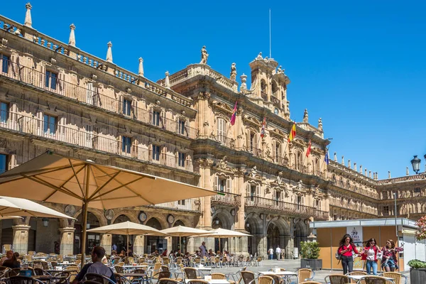 Edificio del Ayuntamiento en la Plaza Mayor de Salamanca en España — Foto de Stock
