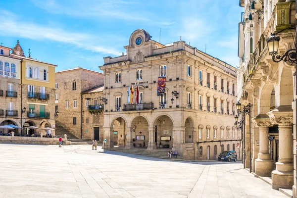 Vista en el edificio del Ayuntamiento de Ourense en España — Foto de Stock