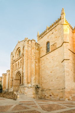 Zamora El Salvador Katedrali portalında görünüm-Ispanya