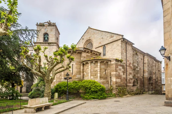 Vista en la Iglesia de Santa María en las calles de A Coruña en España — Foto de Stock