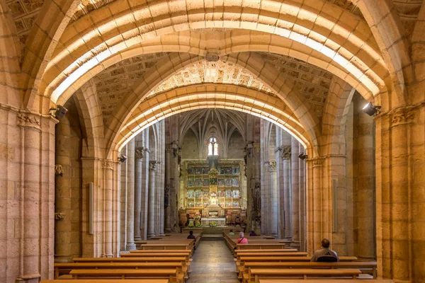 Pohled na oltář baziliky San Isidoro v Leon-Španělsko — Stock fotografie