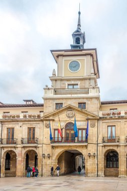 İspanya'da Oviedo Belediye binasıgörünümü