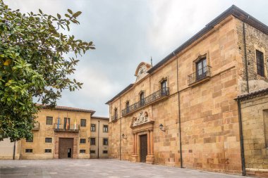 Oviedo Başpiskoposofisi görünümü - İspanya