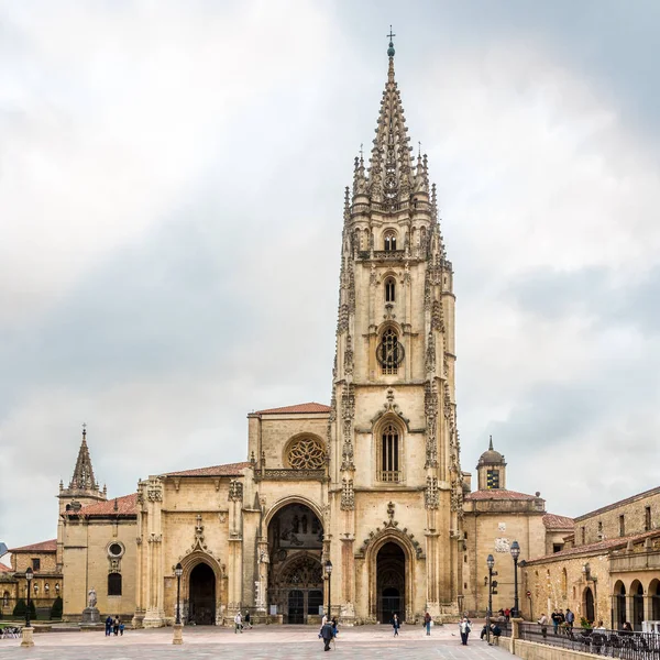 Veduta della Cattedrale di San Salvador a Oviedo - Spagna — Foto Stock