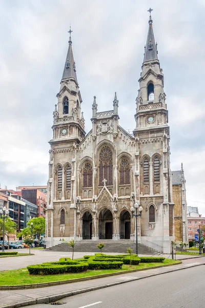 Vista na igreja de Saint Thomas em Oviedo - Espanha — Fotografia de Stock