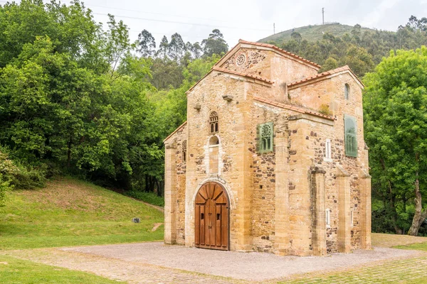 Vista en la Iglesia de San Miguel de Lillo en Oviedo - España —  Fotos de Stock