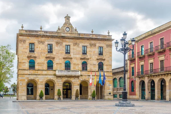 Pohled na radnici v Gijonu ve Španělsku — Stock fotografie