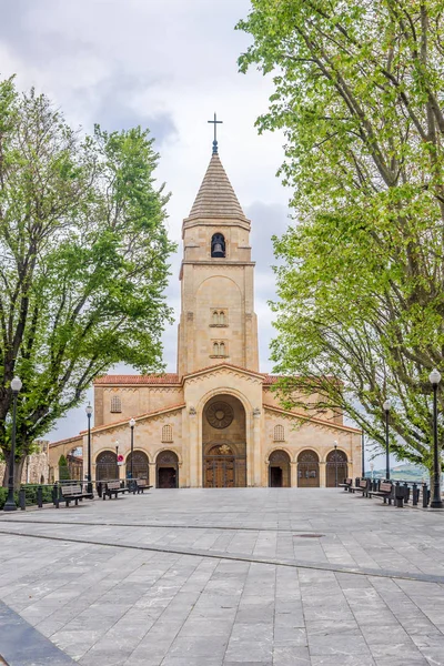 Pohled na kostel San Pedro v Gijon-Španělsko — Stock fotografie