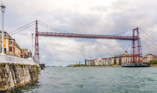 Pohled na most Vizcaya přes řeku Nervion v Portugalete-Španělsko — Stock fotografie