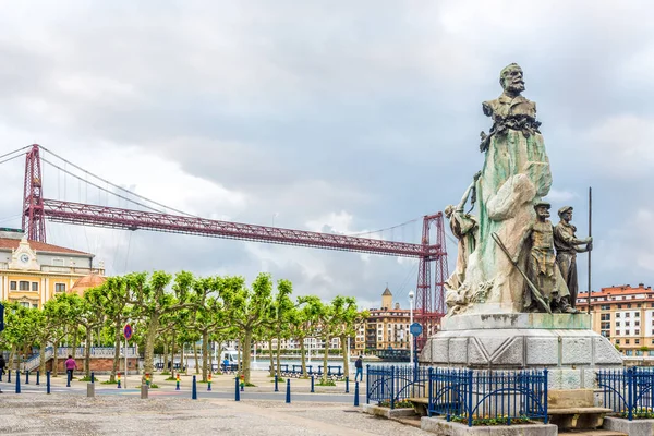 Uitzicht op de Vizcaya-brug vanaf de zonne plaats in Portugalete-Spanje — Stockfoto