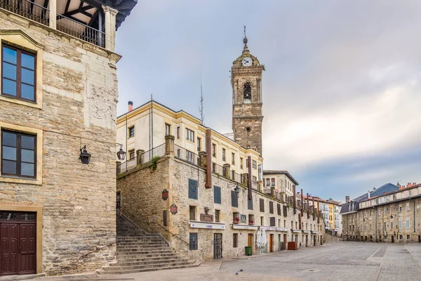 Iglesia de San Vincente en las calles de Vitoria-Gasteiz en España — Foto de Stock