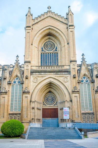 Entrada lateral a la Catedral de Santa María Inmaculada en Vitoria - Gateiz en España — Foto de Stock
