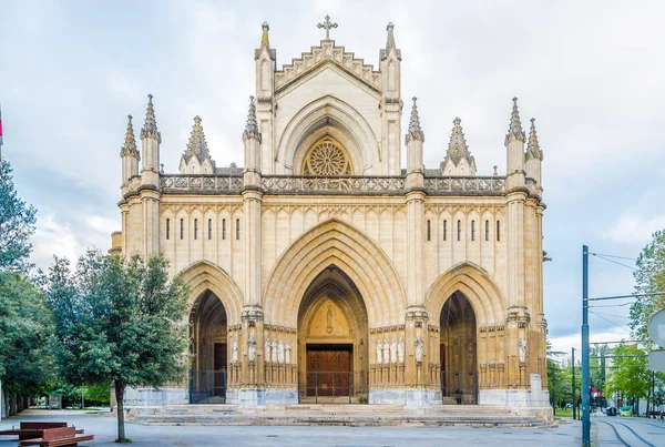 Vista para o Portal da Catedral de Santa Maria Imaculada em Victoria-Gasteiz, Espanha — Fotografia de Stock