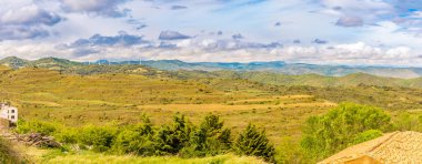 Ujue Santa Maria la Real Kilisesi panoramik görünümü - İspanya