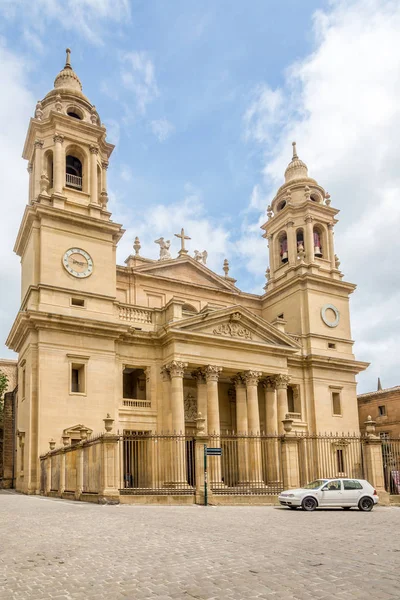 Widok na katedrę Najświętszej Maryi Panny w Pampelunie-Hiszpania — Zdjęcie stockowe