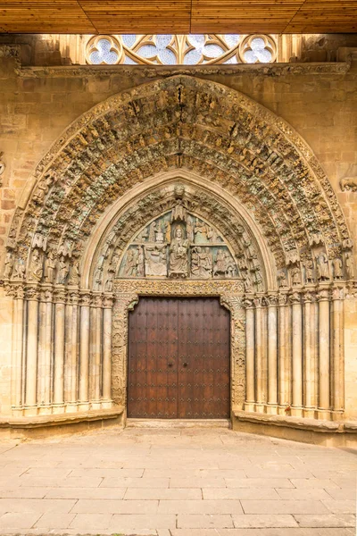 Olite Santa Maria la Real kilisesi portalında görünüm - İspanya — Stok fotoğraf