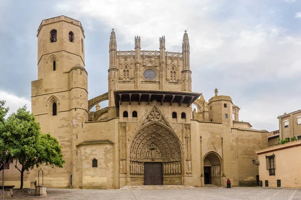 Uitzicht op de Sint-Maria kathedraal van Huesca in Spanje — Stockfoto