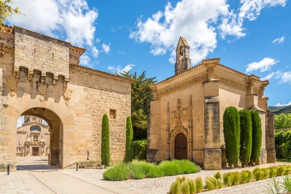 Wejście do opactwa Santa Maria de Poblet w Hiszpanii — Zdjęcie stockowe