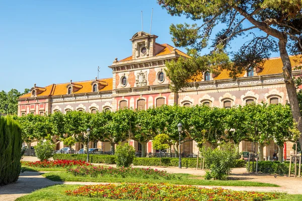 Vy över parlamentsbyggnaden i Katalonien i Barcelona-Spanien — Stockfoto