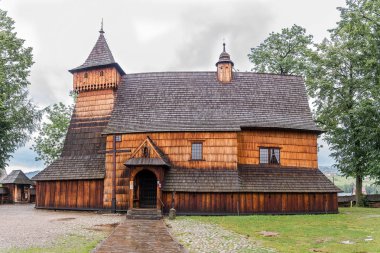 Debno köyündeki Saint Michael Archangel Ahşap Kilisesi'nde manzara - Polonya