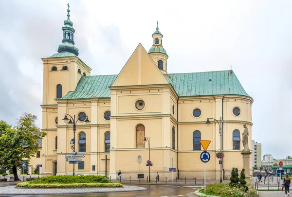 Vista na Basílica da Assunção da Bem-Aventurada Virgem Maria em Rzeszow - Polônia — Fotografia de Stock