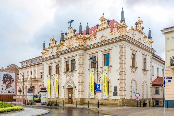 Widok na budynek teatru w Rzeszowie-Polska — Zdjęcie stockowe