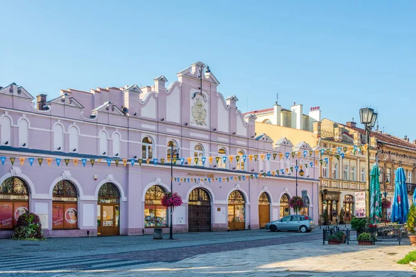 Vista en el edificio del mercado municipal de Jaroslaw en Polonia — Foto de Stock