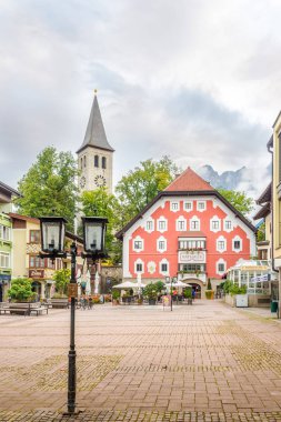 Avusturya'da Saalfelden Steinernen Meer Belediye Binası'nda manzara