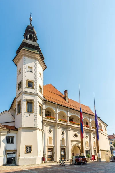 Vista en el Castillo Viejo en las calles de Maribor en Eslovenia —  Fotos de Stock