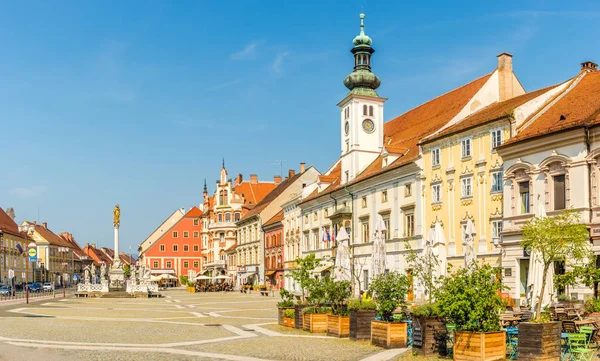 Vista en la Plaza Principal con Ayuntamiento y Columna de la Plaga en Maribor - Eslovenia — Foto de Stock