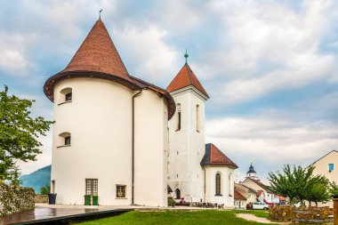 Town Kranj'daki Pungert Kulesi ile Saint Roch Kilisesi'nde manzara - Slovenya