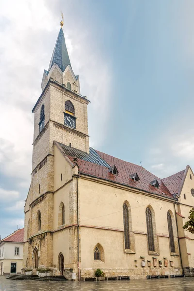 Vue de l'église Saint Cantianus à Kranj - Slovénie — Photo