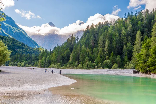 斯洛文尼亚朱利安阿尔卑斯山贾斯纳湖附近的皮斯尼卡河景观 — 图库照片
