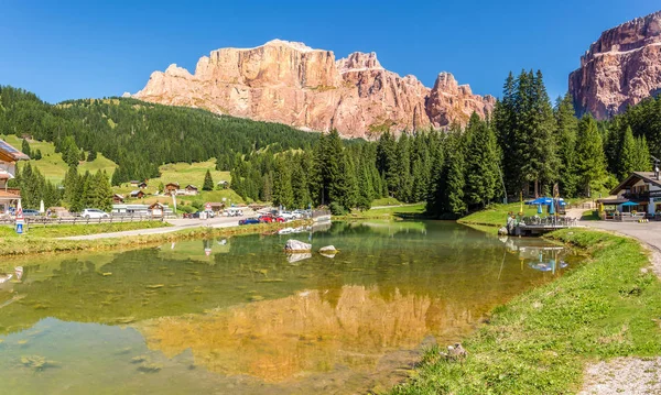 Pond at the road to Canazei with Torri del Sella mountain in background - Italy — Stock Photo, Image