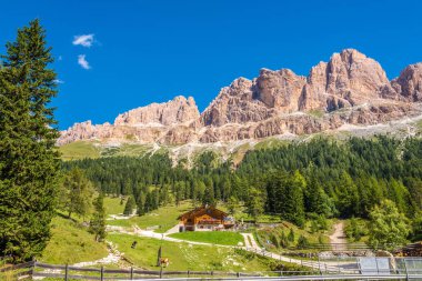 Güney Tyrol 'un kırsal kesimine bakın Güney Tyrol Geçidi yakınlarında, İtalya